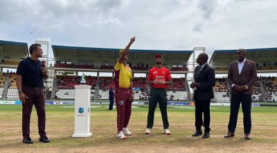 শুরুর ঝড় থেমে গেল রিয়াদ-লিটনদের ধীরগতির ব্যাটিংয়ে