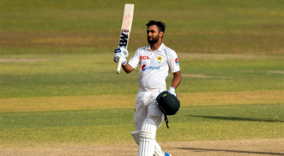 শফিকের ব্যাটে জয়ের স্বপ্ন দেখছে পাকিস্তান