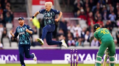 বড় জয়ে সিরিজ সমতায় ইংল্যান্ড