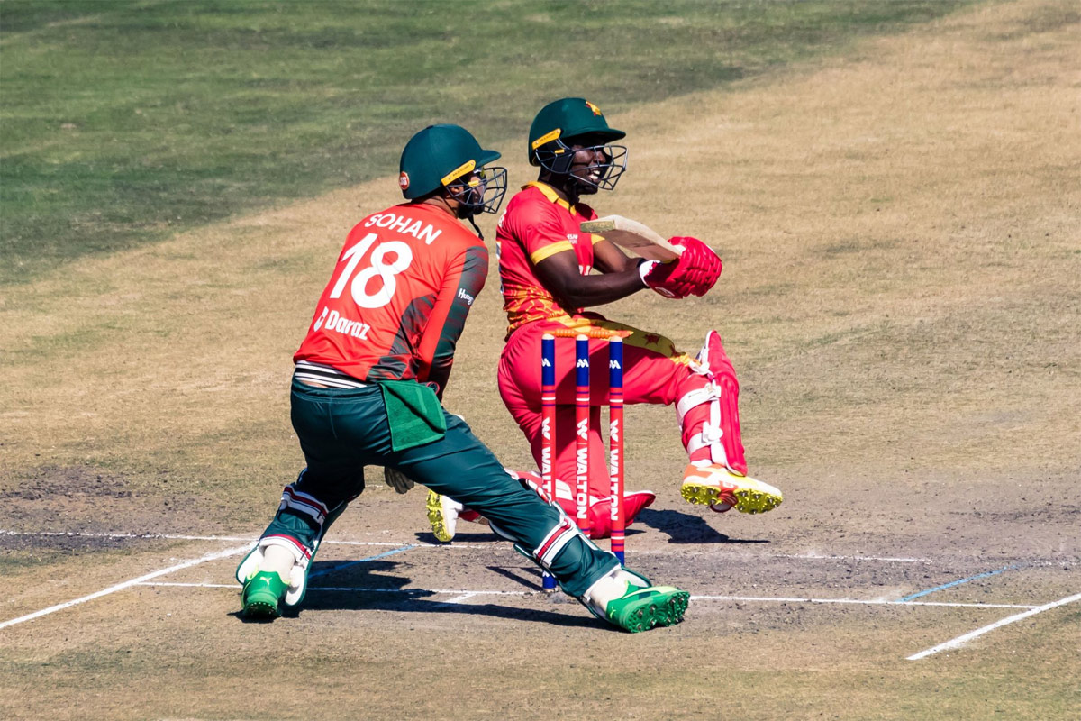 মোসাদ্দেকের তৃতীয় আঘাত, ধুঁকছে জিম্বাবুয়ে