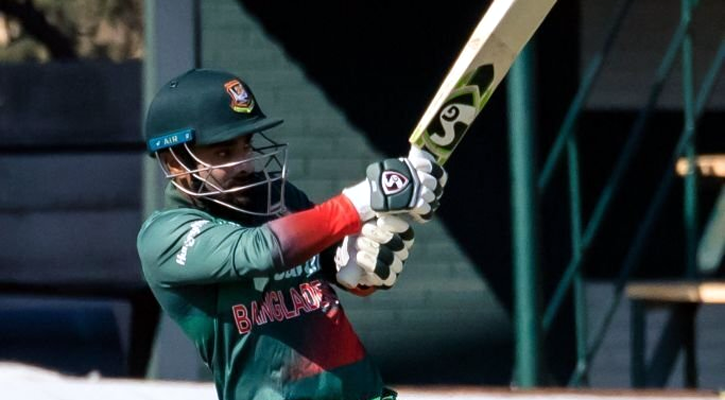 স্ট্রেচারে করে মাঠ ছাড়লেন সেঞ্চুরির পথে ছুটতে থাকা লিটন