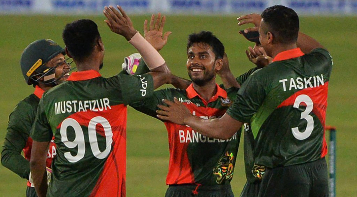 হাসানের পর শিকার ধরলেন মিরাজ