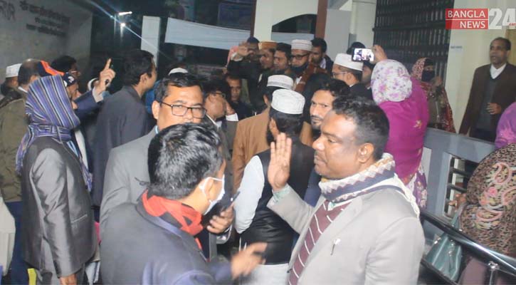 ট্রেনিংয়ে শিক্ষা কর্মকর্তাদের ৩ ঘণ্টা আটকে রাখলেন সিরাজগঞ্জের শিক্ষকরা