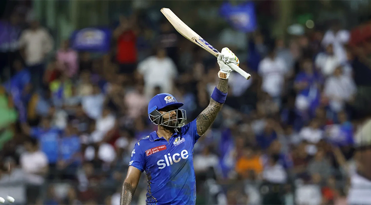 সূর্যকুমার ঝড়ে ব্যাঙ্গালোরকে হারিয়ে তিনে মুম্বাই