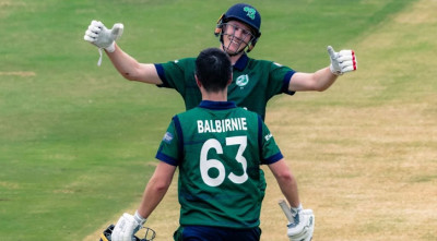 টেক্টরের ফিফটিতে আইরিশদের লড়াই