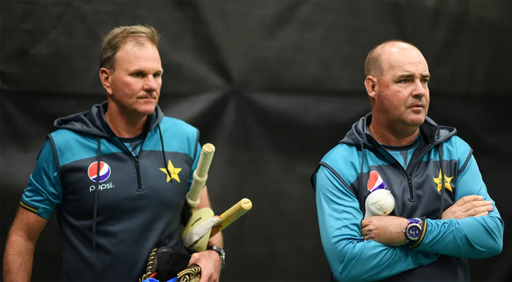 পাকিস্তানের নতুন প্রধান কোচ ব্র্যাডবার্ন