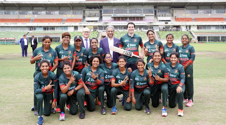 মিরপুরে এলেন অস্ট্রেলিয়ার মন্ত্রী, দেখলেন ক্রিকেটের সুযোগ-সুবিধা