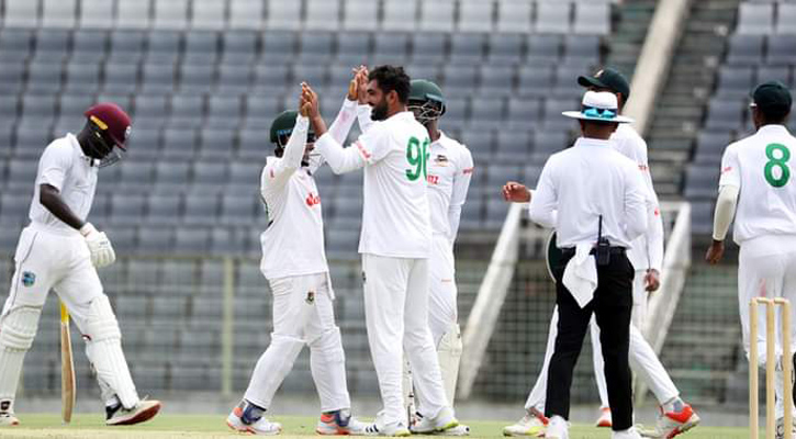 মুশফিক-রিপনরা পেলেন উইকেটের দেখা, ক্যারিবিয়ানদের বড় সংগ্রহ