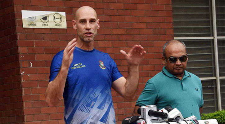 সবাইকে এক সুতোয় বেঁধে বাংলাদেশের জন্য বড় শিরোপায় চোখ হেম্পের