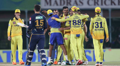 দশমবারের মতো চেন্নাইকে আইপিএলের ফাইনালে নিয়ে গেলেন ধোনি