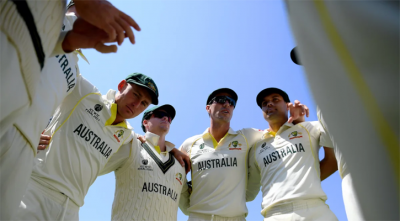 ভারতকে গুটিয়ে দিয়ে অস্ট্রেলিয়ার লিড