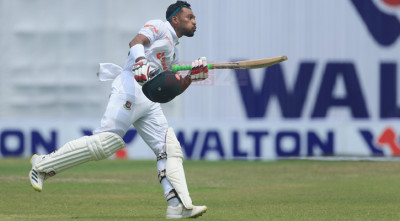 ব্যাটে চুমু খেয়ে বাতাসে ভাসিয়ে দেওয়ার কারণ জানালেন শান্ত