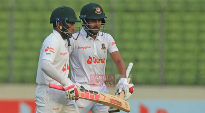 ফিফটির আগেই ফিরলেন মিরাজ-মুশফিক