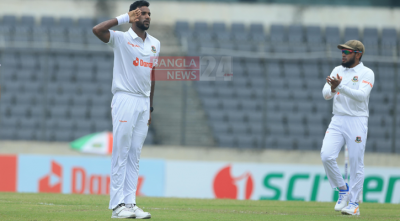 তিন উইকেট নিয়ে লাঞ্চে টাইগাররা