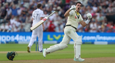 অস্ট্রেলিয়ার ‘লেজে’ কাটা পড়লো ইংল্যান্ড