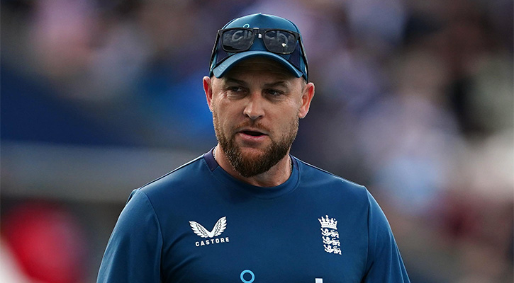 হেরেও দলকে নিয়ে গর্বিত ইংল্যান্ডের কোচ ম্যাককালাম