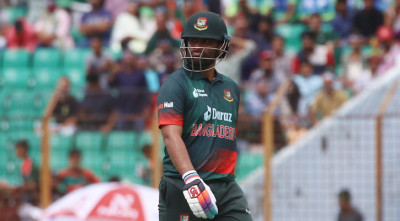 খোঁচা মেরে আউট তামিম