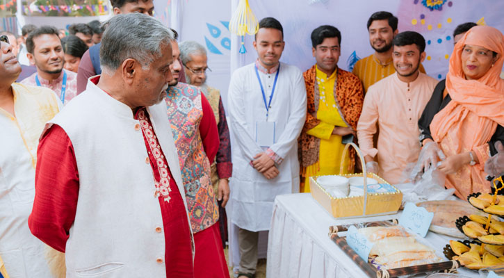 নর্থ সাউথ বিশ্ববিদ্যালয়ে পিঠা উৎসব