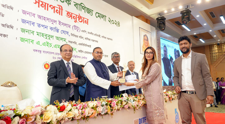 ঢাকা আন্তর্জাতিক বাণিজ্যমেলায় গোল্ড ট্রফি পেল ওয়ালটন