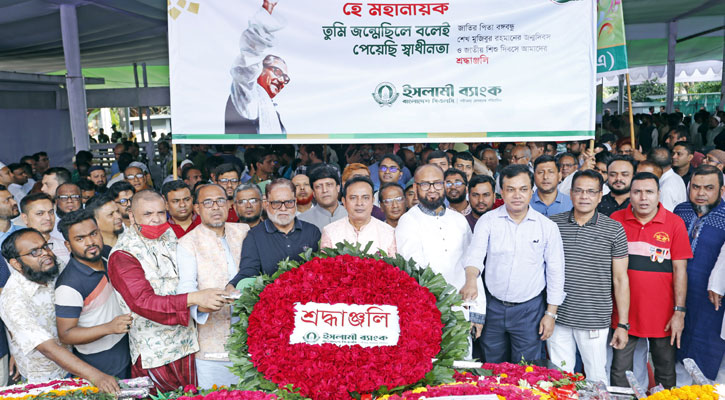 বঙ্গবন্ধুর প্রতিকৃতিতে ইসলামী ব্যাংকের শ্রদ্ধা