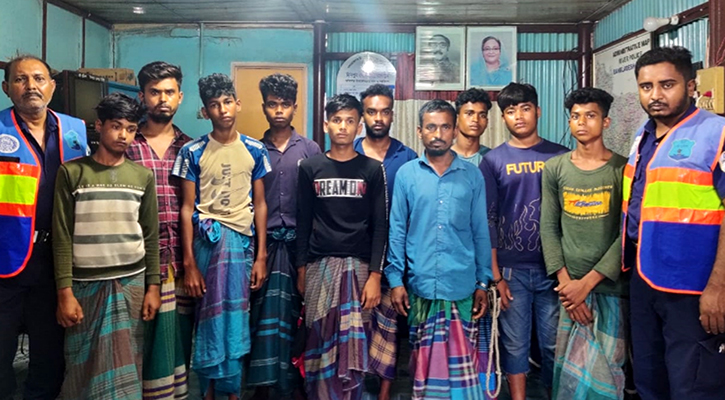 চাঁদপুরে ১০ জেলে আটক, ৫ জনের নামে মামলা