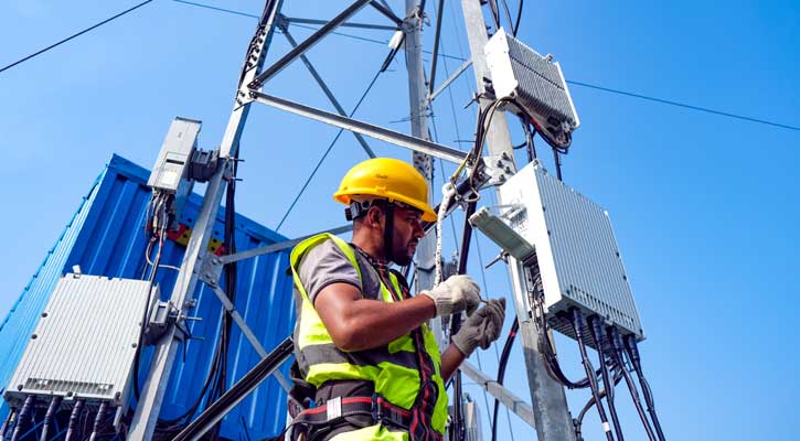 ঈদ যাত্রীদের জন্য নেটওয়ার্ক আরও শক্তিশালী করল গ্রামীণফোন