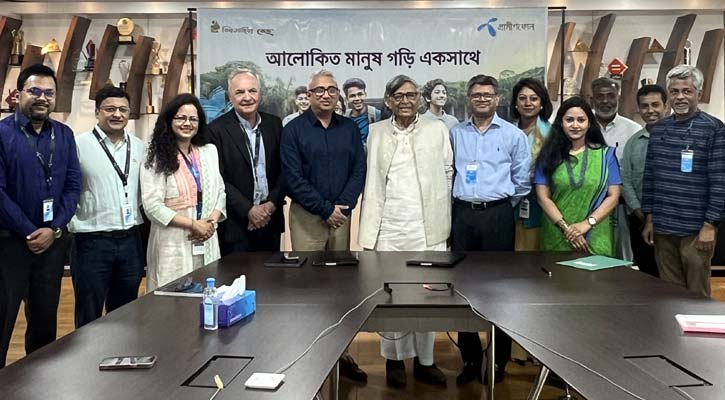 বইপড়া কার্যক্রমের পুরস্কার বিতরণ আয়োজনের সঙ্গী গ্রামীণফোন