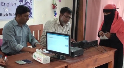 গৌরনদী পৌরসভার উপনির্বাচনে ভোটগ্রহণ চলছে