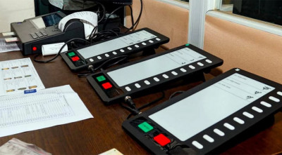 ব্যয় কমিয়ে ইভিএমকে হালকা করতে চায় ইসি