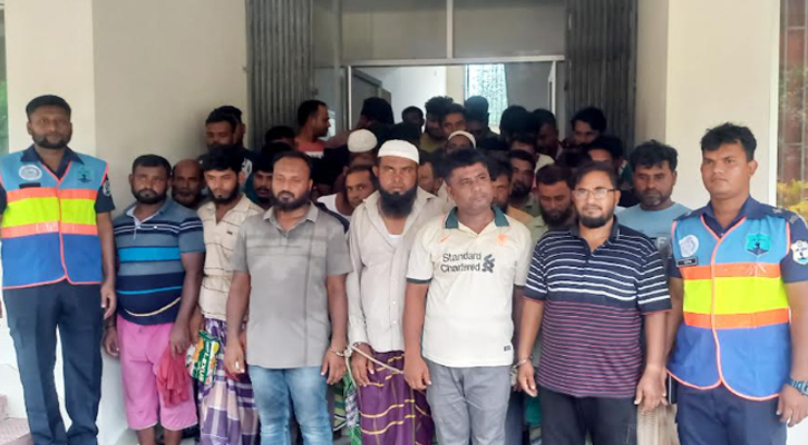 মেঘনায় ড্রেজারসহ আটক ৪৪ জন কারাগারে