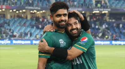 ঘরের মাটিতে বাবর-রিজওয়ানদের অন্যরকম লড়াই