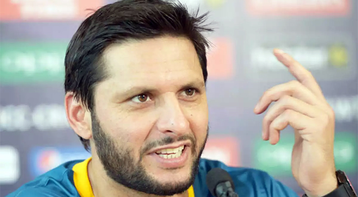 ‘আধুনিক ক্রিকেট’ না বোঝায় বাবরদের সমালোচনায় আফ্রিদি