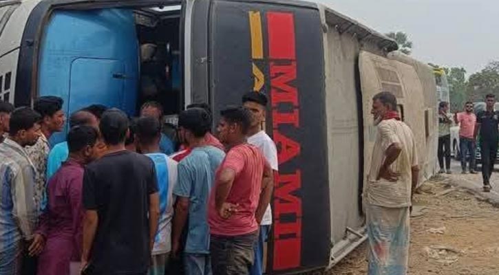 দুর্ঘটনার পর উদ্ধার করতে গিয়ে জানা গেল বাসটি চুরির! 