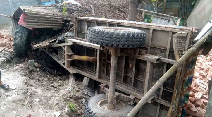 দেবীগঞ্জে ট্রাক্টরের ধাক্কায় প্রাণ গেল শিশুর 