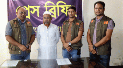 ছদ্মবেশ ধরেও রক্ষা পেলেন না ৩৩ মামলার আসামি