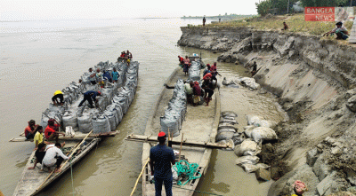 অসময়ে যমুনায় ভাঙন, আতঙ্কে সিরাজগঞ্জের নদীপাড়ের মানুষ