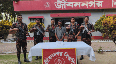 জীবননগরে ভ্যানচালকের শরীর থেকে পাওয়া গেল ৩ স্বর্ণের বার