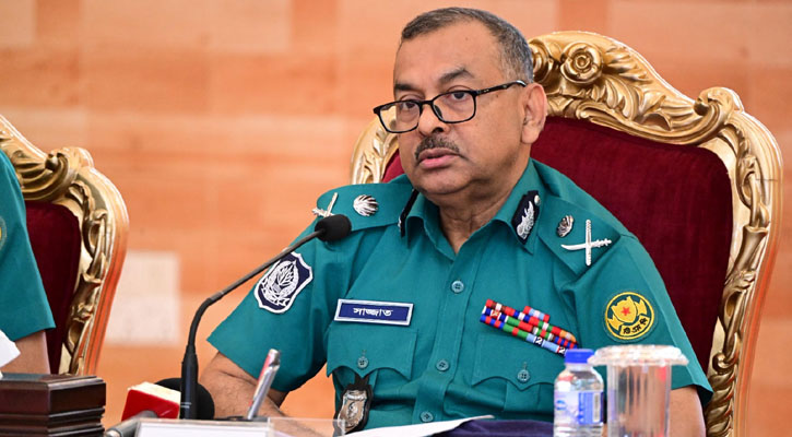 নিষিদ্ধ রাজনৈতিক দলের নাশকতার ব্যাপারে সর্বোচ্চ সতর্ক থাকতে হবে: ডিএমপি কমিশনার