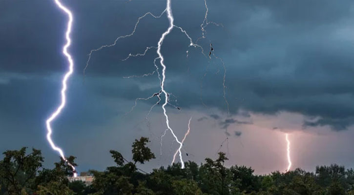 ১৬ অঞ্চলে বজ্রঝড়ের শঙ্কা
