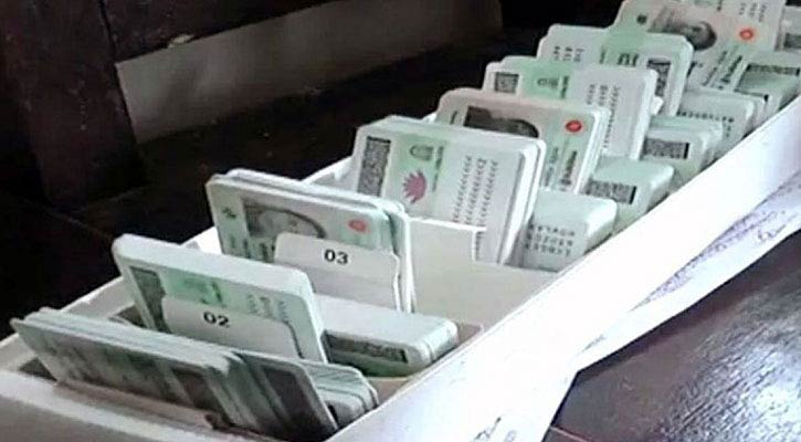 একাধিক এনআইডিধারীদের প্রথমটিই সচল রাখল ইসি