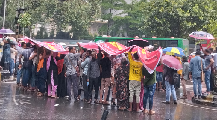 ‘মার্চ টু যমুনা’য় পুলিশের বাধা, কাকরাইলে অবস্থান পোশাক শ্রমিকদের