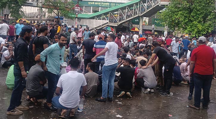 দুই ঘণ্টা অবরোধের পর শাহবাগ ছাড়ল ছাত্রদল