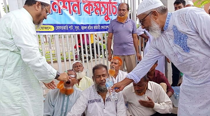 বকেয়া পরিশোধের দাবিতে খুলনায় পাটকল শ্রমিকদের অনশন