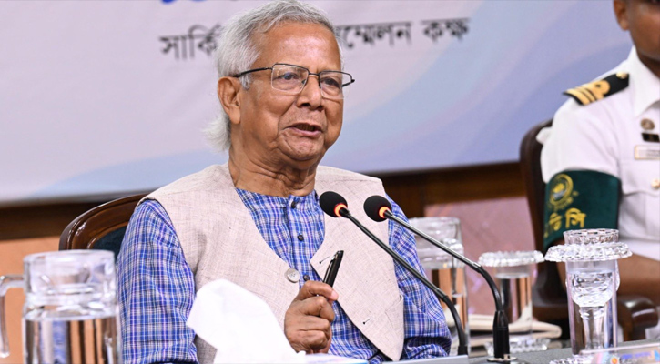 তিন বাহিনীর প্রধানসহ উচ্চ পর্যায়ের বৈঠক প্রধান উপদেষ্টার