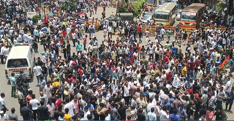 স্লোগানে উত্তাল মৎস্য ভবন-কাকরাইল এলাকা