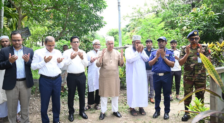 জুলাই শহীদ সাকিব রায়হানের কবর জিয়ারত করলেন শিল্প উপদেষ্টা