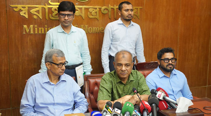 ১২ ঘণ্টার মধ্যে কোরবানির বর্জ্য অপসারণ করা হবে: স্বরাষ্ট্র উপদেষ্টা