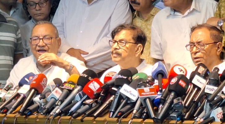 প্রধান উপদেষ্টা ক্ষমতা দীর্ঘায়িত করতে চান না: মান্না