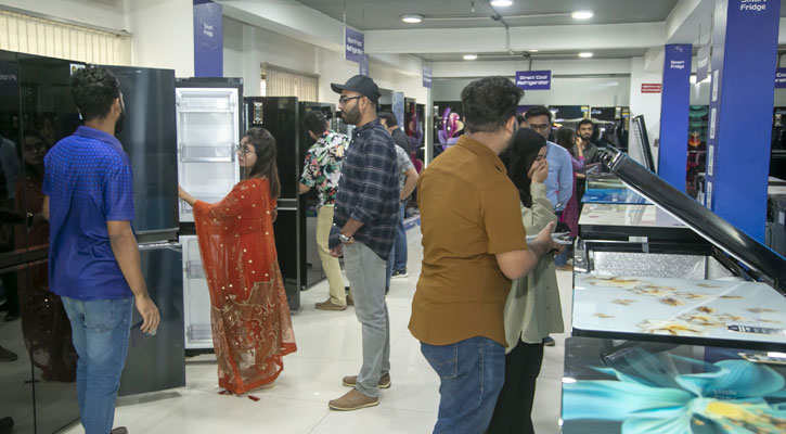 ঈদ উৎসবে জমজমাট ওয়ালটন ফ্রিজের বিক্রি