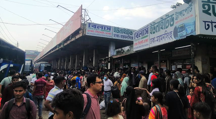 যানজটে দেরিতে ফিরছে বাস, মহাখালীতে যাত্রীদের দুর্ভোগ